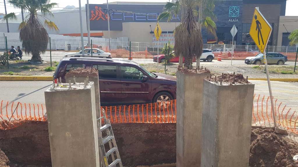 Prevén terminar puente peatonal de Alaïa en Guanajuato Capital en julio