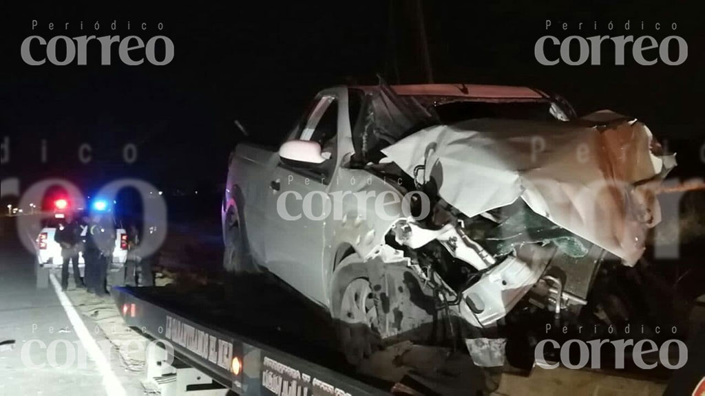 Queda prensado tras fuerte choque contra un tráiler en avenida Aeropuerto