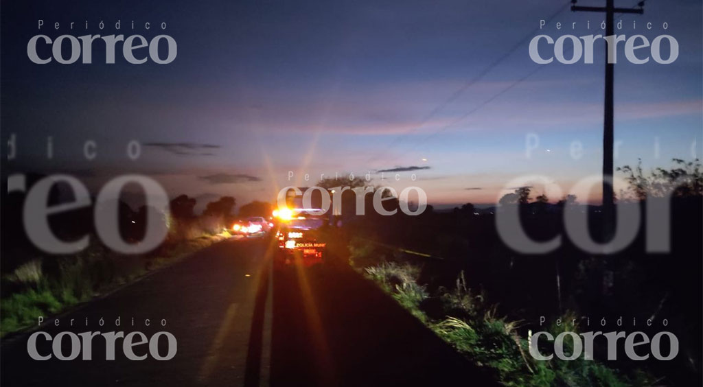 Aparatosa volcadura deja dos muertos en carretera de Celaya