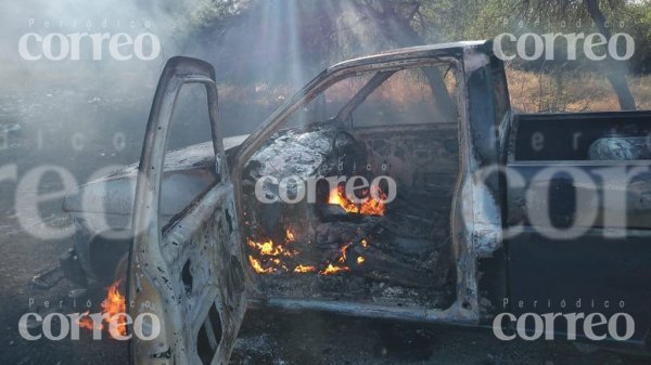 Localizan a hombre degollado junto a vehículo incendiado en Romita