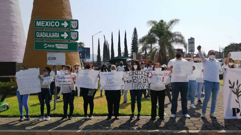 Marchan por la paz en Moroleón tras intensa semana de violencia