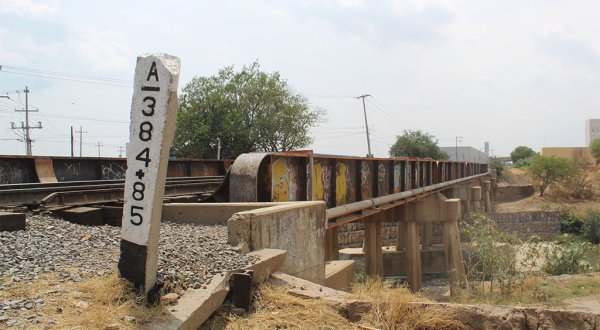 Atenderán paso del tren en la carretera federal 45 de Silao para evitar riesgos