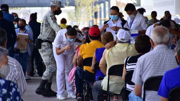 Mejora logística en la segunda ronda de vacunas para adultos de 60 y más en León