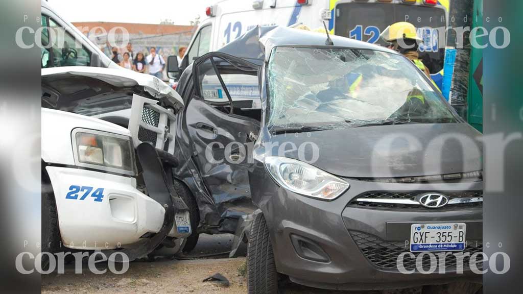 Por ir a exceso de velocidad, patrulla choca contra mujer en León