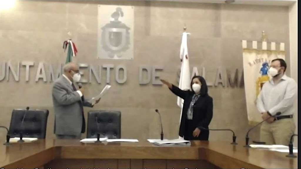 Candelaria Campos toma protesta como síndico suplente en Salamanca