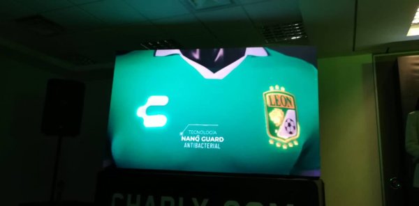 Presentan nueva playera del Club León, con marca guanajuatense