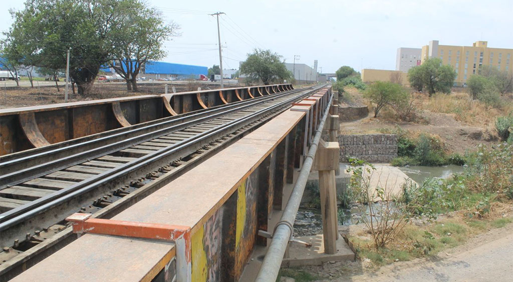 Protección Civil detecta riesgos en puente ferroviario sobre el Rio Silao