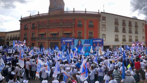 Centro de León se pinta de azul en el cierre de campaña de Ale Gutiérrez