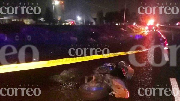 Muere motociclista tras derrapar en la carretera Salamanca -Irapuato