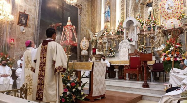 Obispo Enrique Díaz preside misa en Salamanca por las fiestas de Corpus Christi