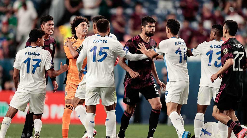 Detienen partido entre México y Costa Rica por los gritos discriminatorios de los aficionados