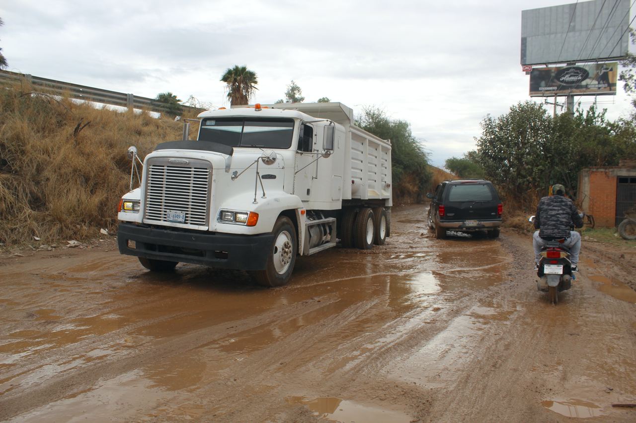 Alertan por riesgos en terracería de alto flujo de Silao; piden intervención urgente