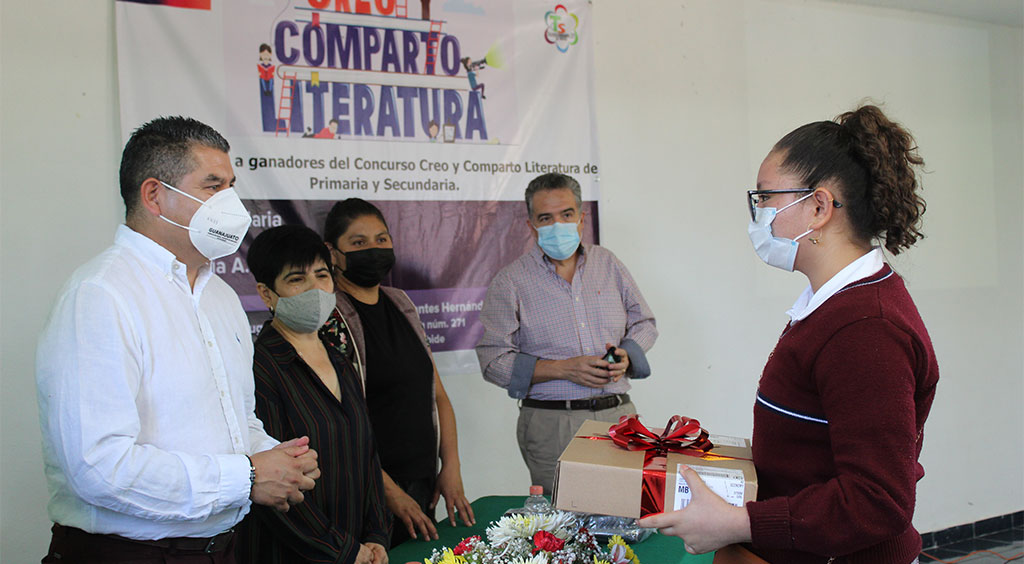 Jovencita iturbidense obtiene primer lugar en concurso de literatura