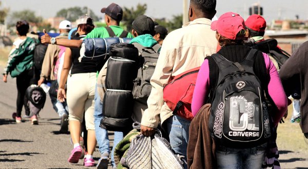 Migrantes pasan por Celaya para descansar… pero lo que hay son puertas cerradas