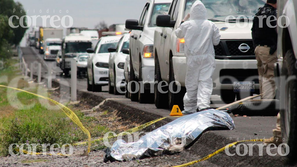 Hombre mayor muere tras ser arrollado en la autopista Querétaro- Celaya