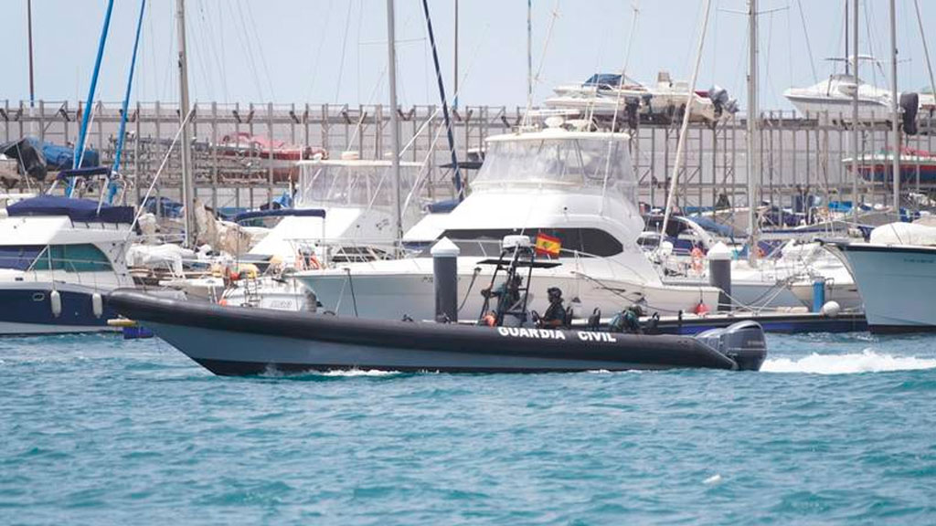 Hallan en el fondo del mar a una niña que había sido raptada por su padre