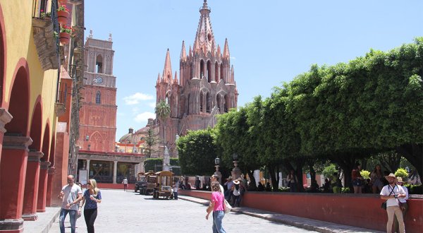 Firman plan municipal de Desarrollo para San Miguel de Allende