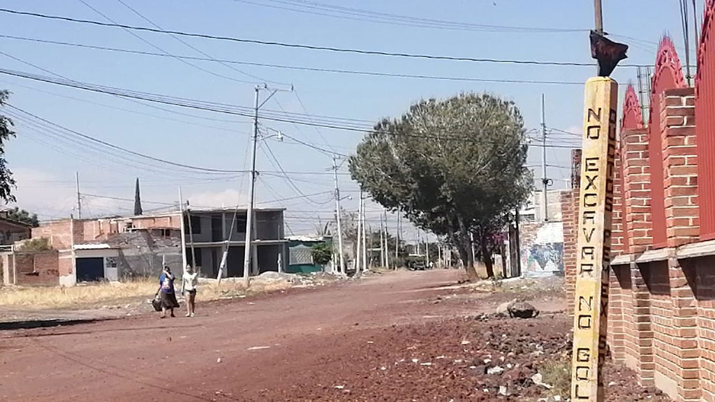 Calles de El Cerrito, sin pavimentación porque están sobre ductos de Pemex