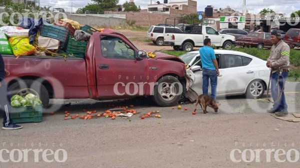 Aparatoso choque en la Guanajuato-Irapuato deja a una persona prensada