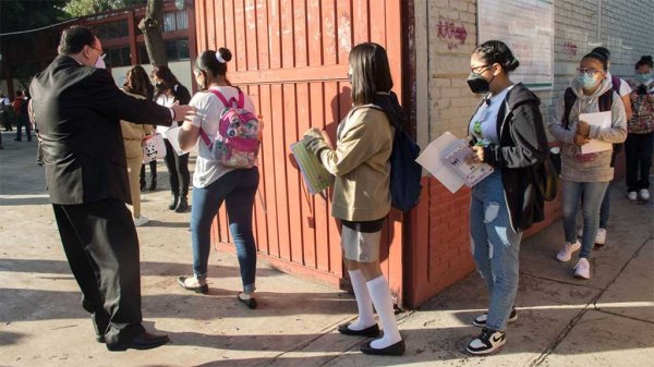 Reportan tres nuevos casos de Covid-19 en estudiantes de la CDMX