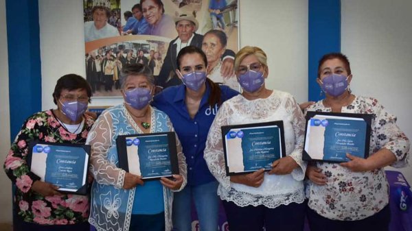 Histórico, leonesa gana por primera vez concurso literario de la Marina