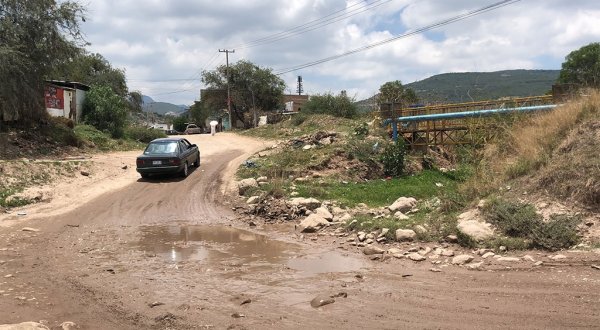 A más de 10 años, siguen esperando un puente en Lomas de Medina