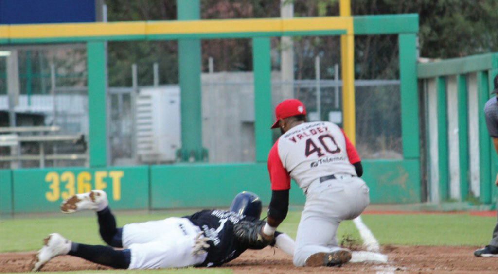 Piratas sacan ventaja ante los Bravos de León