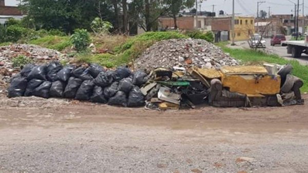 Recolectan basura del Río Lerma, pero ahora no tienen cómo trasladarla