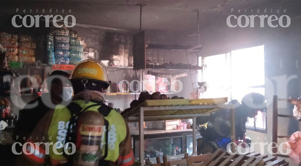 Cortocircuito crea incendio en tienda de abarrotes de Guanajuato capital