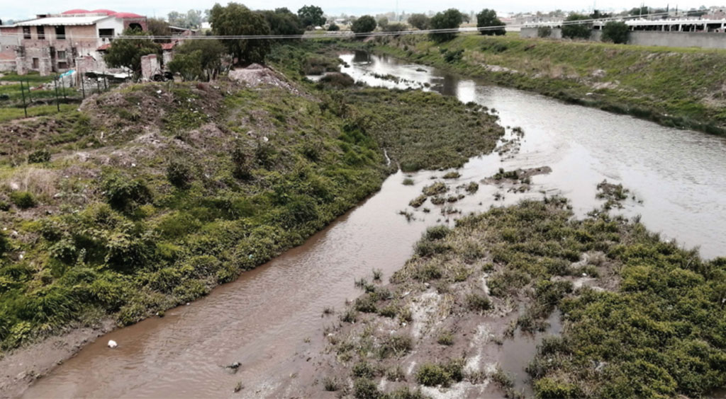 Temen en comunidades del sur de Celaya desborde del río Laja