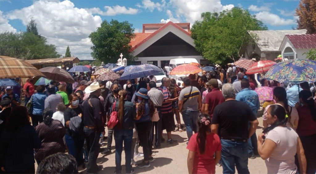 Dan último adiós a conocido mariachi y a su familia tras morir en un accidente en Jalisco