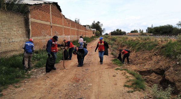 Limpian colonias de La Vía en Silao ante exceso de basura