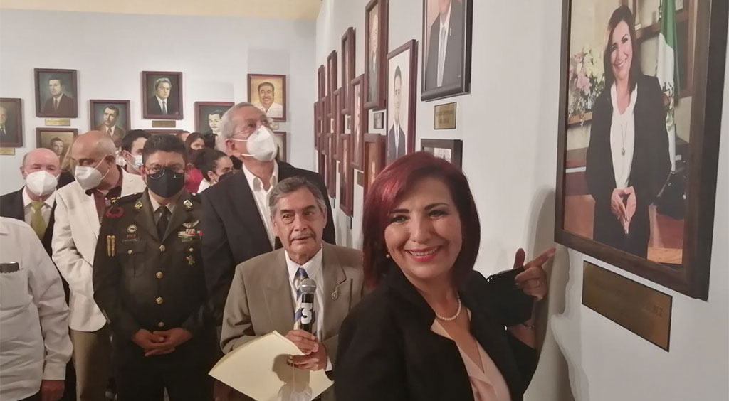 Inauguran galería de Presidentes Municipales de Salamanca en la Casa de la Cultura