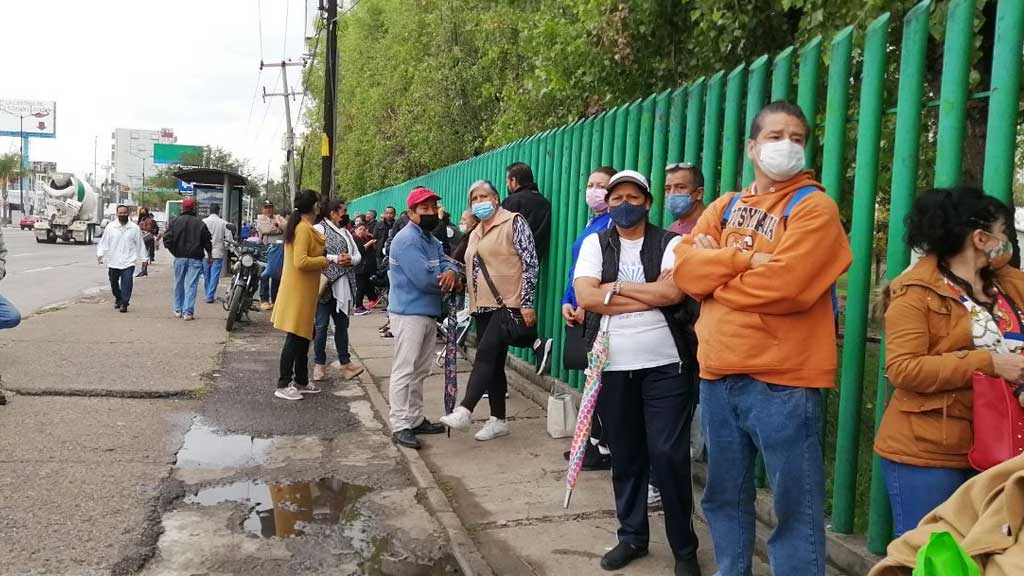 León: Abren nueva fecha de vacuna para adultos de 50 a 59 años en la T51 del IMSS