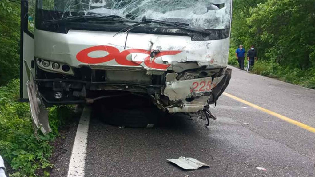 Mueren en accidente regidores electos de San Pedro Huamelula, Oaxaca