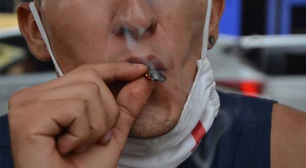 León: Encienden pipas y porros para celebrar la legalización de la marihuana