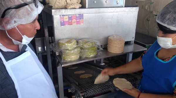 Escasez de maíz dispara el precio de la tortilla en Guanajuato