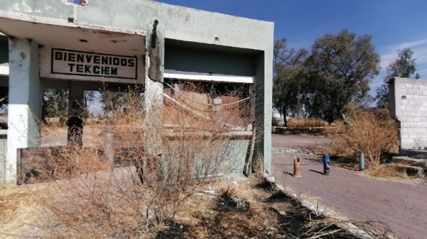 Ladrones se arriesgan y roban metal contaminado del escombro de Tekchem en Salamanca