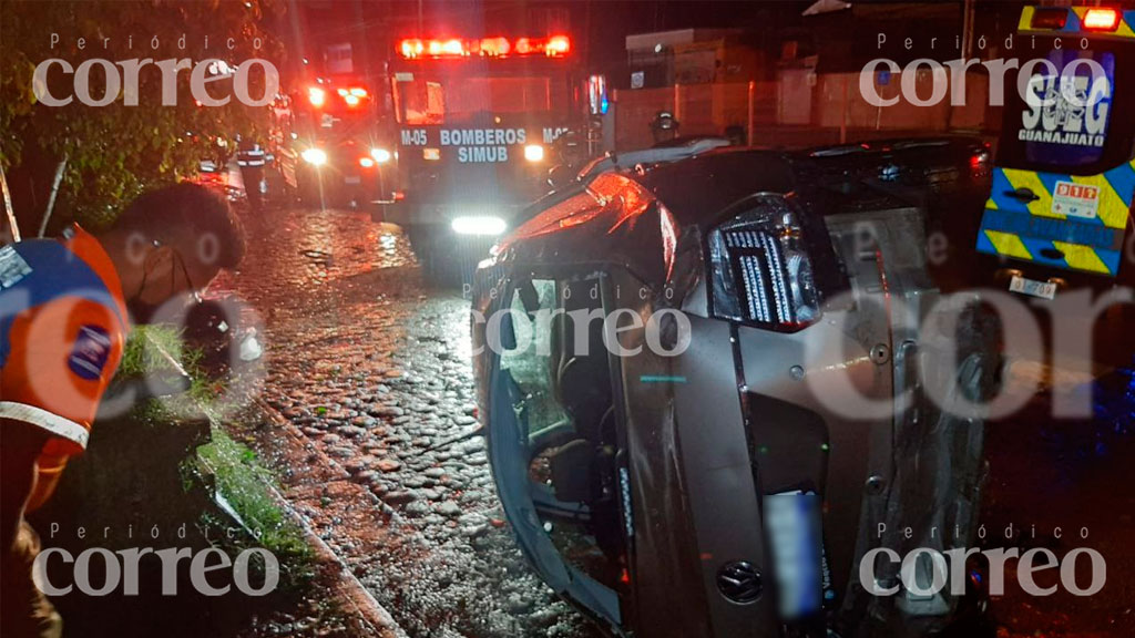 Fuerte volcadura en Guanajuato capital deja un lesionado