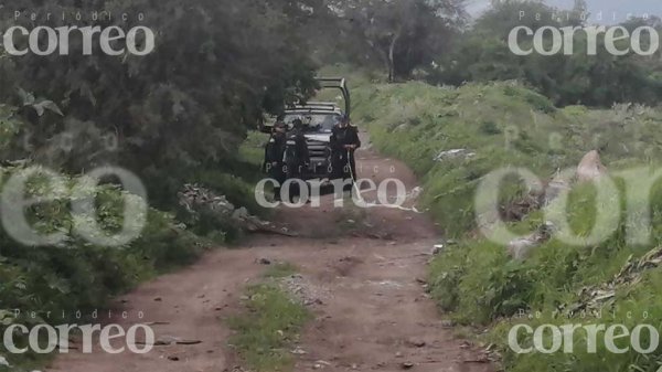 Localizan encobijado en un camino de terracería en Valle de Santiago