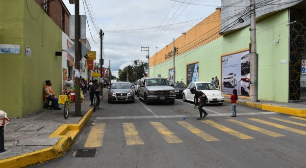 Cierran tramo en la calle Mutualismo de Celaya por rehabilitación del drenaje