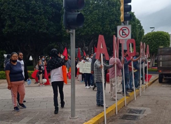 Antorchistas en Irapuato exigen mejorar caminos de Lo de Juárez y Pedro Arteaga