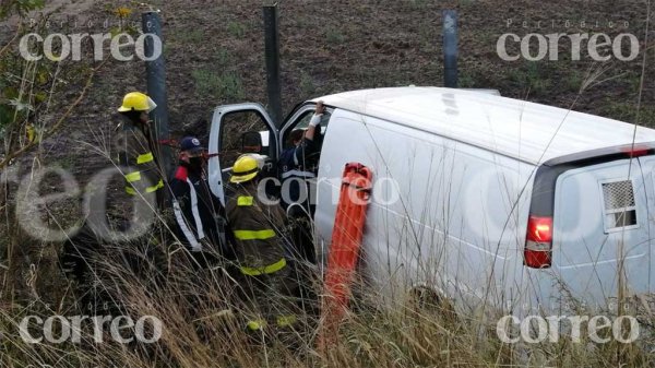 Custodio del Cereso León queda herido en accidente automovilístico