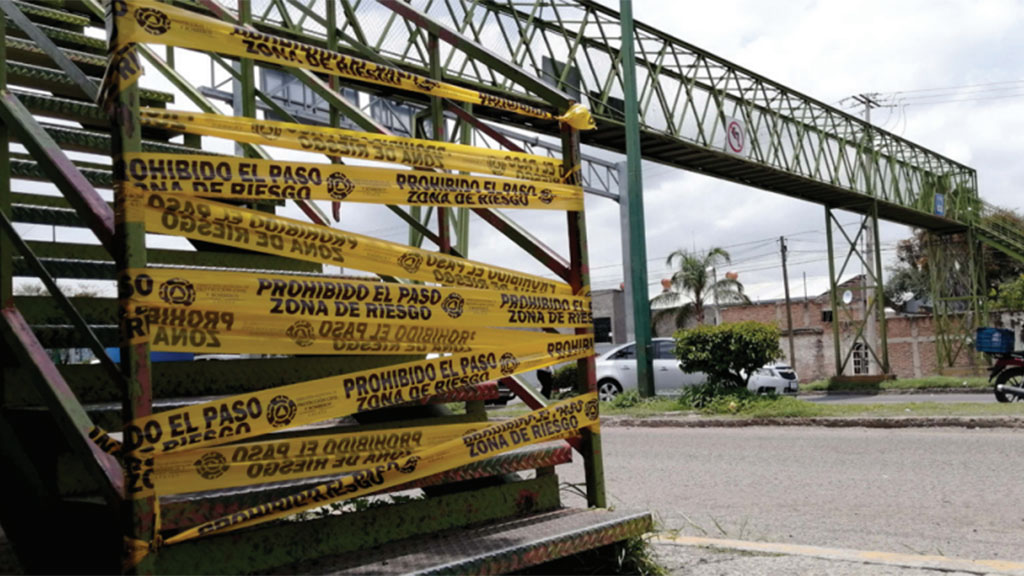 Piden vecinos reparación del puente en Lázaro Cárdenas en Celaya