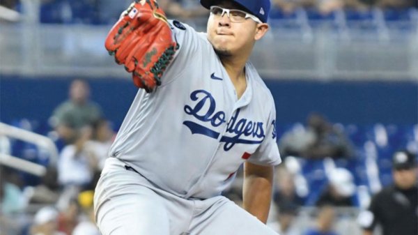 Julio Urías se mantiene como líder de victorias en Grandes Ligas