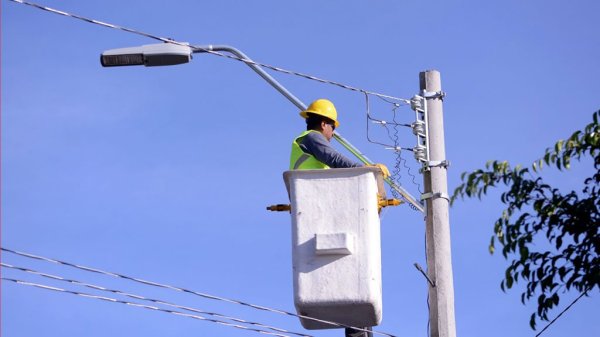 ¿Oportunidades o fallas? debaten en León ante la demanda de servicios públicos