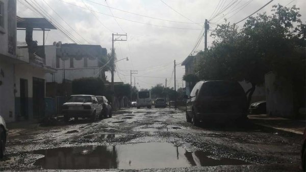 Denuncian daño en calles de Rinconada San Javier en Salamanca