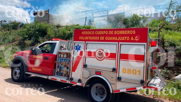 Arde cuarto de lámina en Pueblito de Rocha, en Guanajuato capital