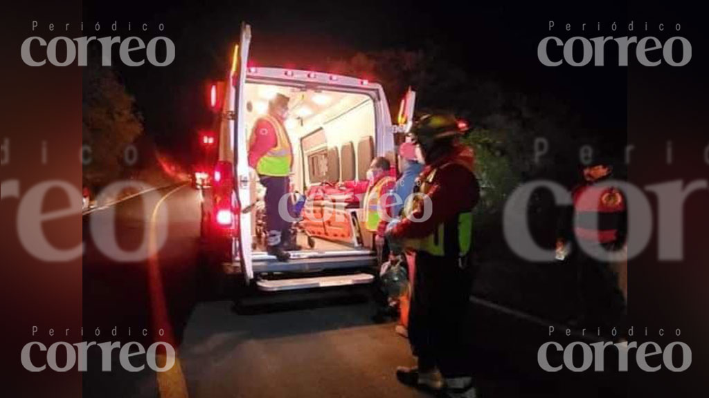 Aparatoso choque en carretera a Juventino Rosas deja tres lesionados