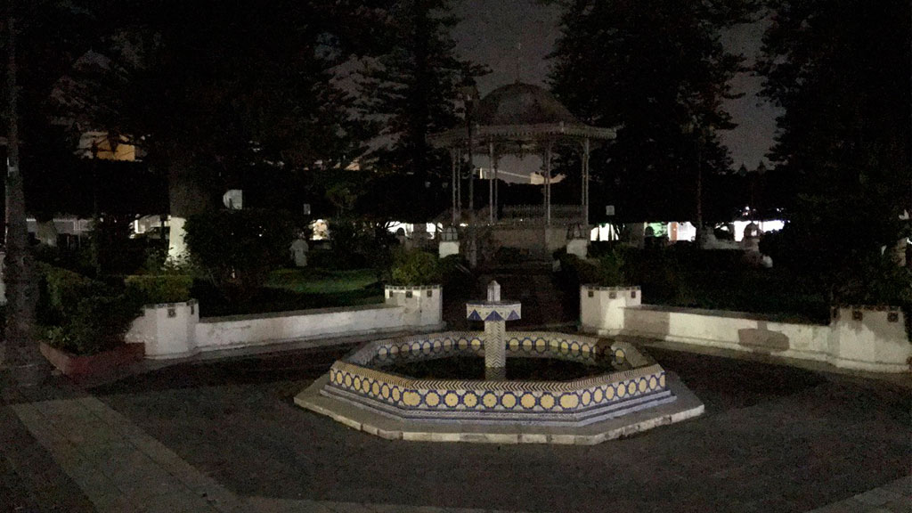 Cortan la luz en jardín y plaza en pleno centro de Pénjamo